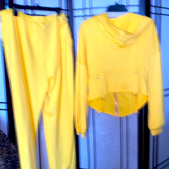 ❤️SOLD❤️Yellow jogging set - Picture 2 of 8